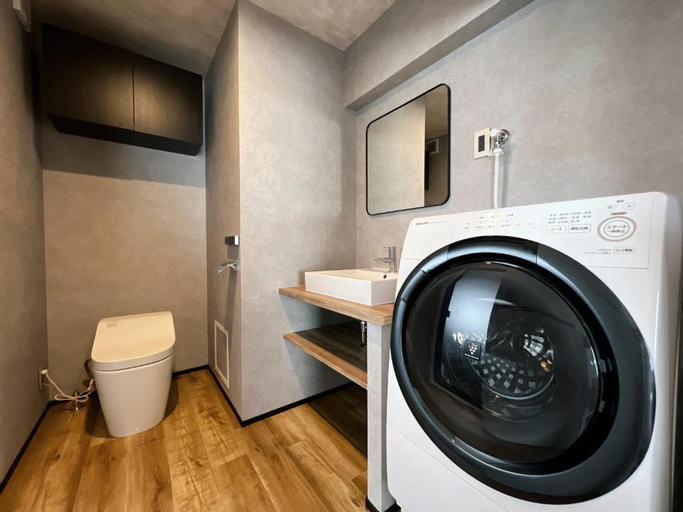 Bathroom 13