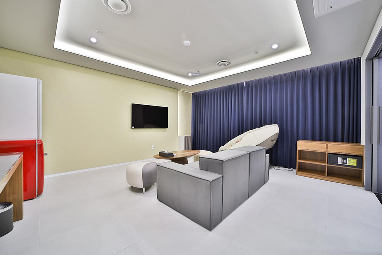 Bedroom 12