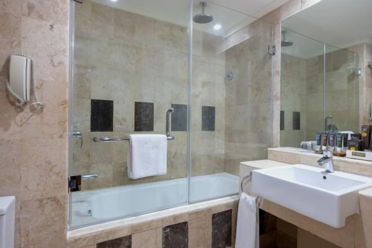 Bathroom 10