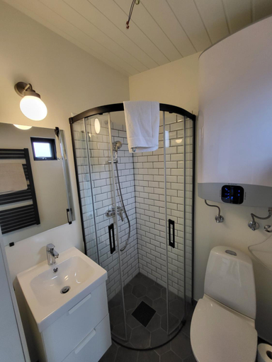 Bathroom 3, Landbrot Guesthouse, Skaftárhreppur