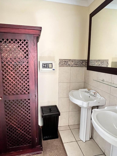 Bathroom 2, Limpopo Guest Manor, Capricorn