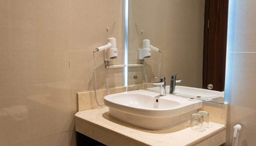 Bathroom 16