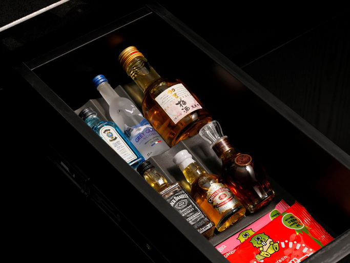 Food & Drinks 16