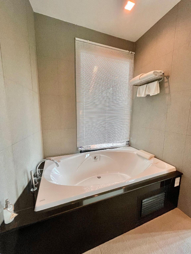 Bathroom 15