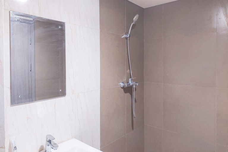 Bathroom 2, Comfy Studio At Apartment Tamansari Bintaro Mansion, Tangerang Selatan