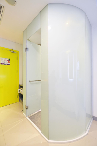 Bathroom 17