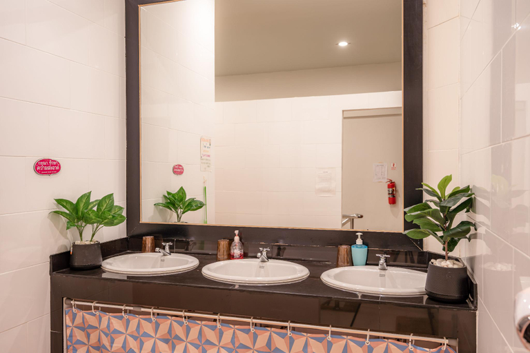 Bathroom 10