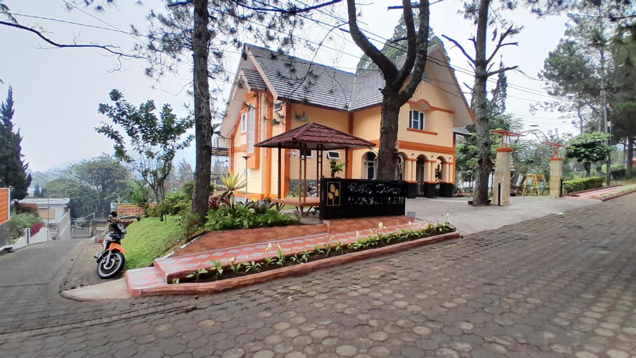 Exterior 6