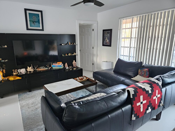 Others 5, Lighthouse Guest Suites, Broward