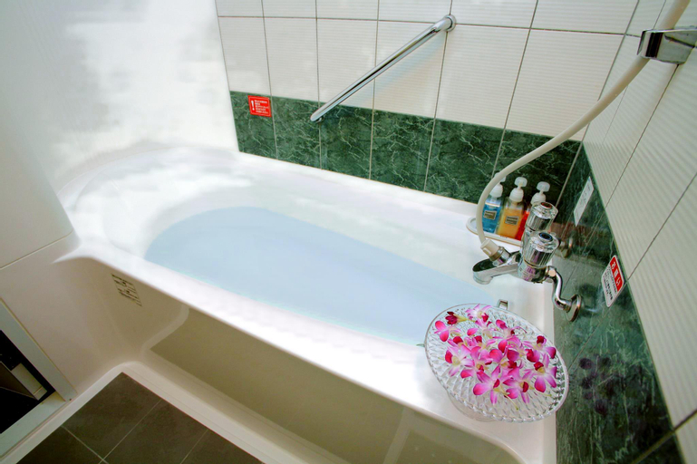 Bathroom 22