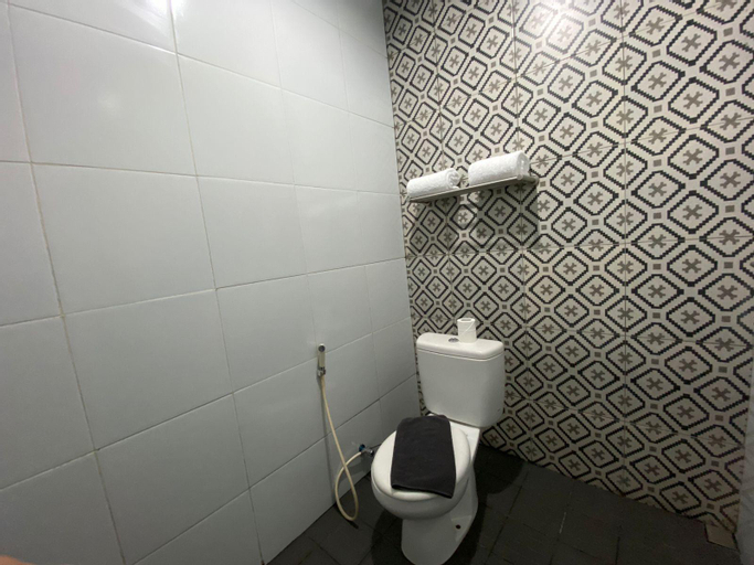 Bathroom 8