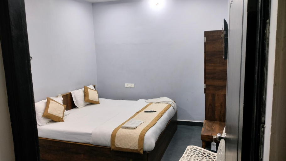 Bedroom 5, The White house, Varanasi