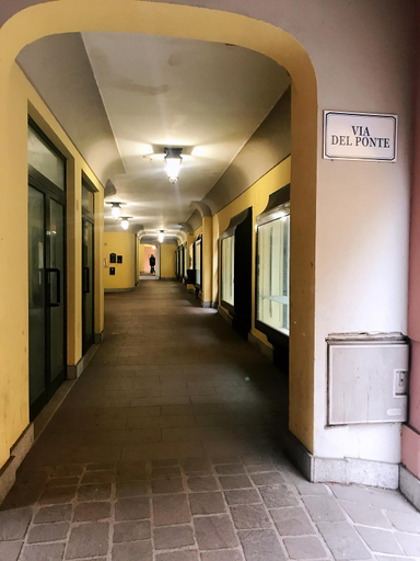 Others 5, "Coccole nel borgo" 2min to outlet apartment with terrace, Alessandria