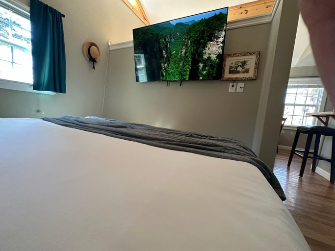 Others 2, Luxury Smart Bungalow, Washington