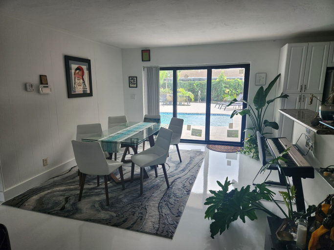 Others 4, Lighthouse Guest Suites, Broward