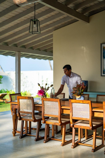 Food & Drinks, Nil Ralla, Habaraduwa