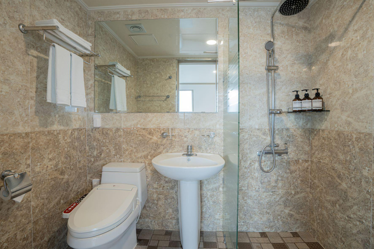 Bathroom, J2 Family Hotel, Jeju
