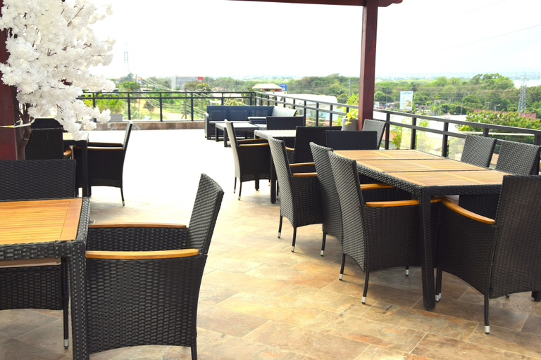 Food & Drinks 5, River Hills Hotel & Suites, Ga West