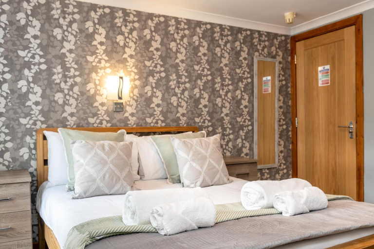 Bed, New Lodge Rooms- with Free Parking, Neath Port Talbot