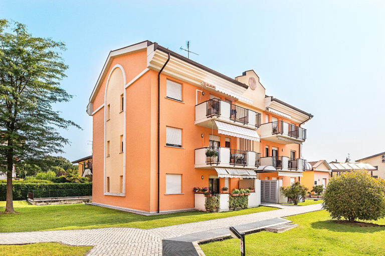 Others 2, Le Primule F6 Comfortable holiday residence, Brescia