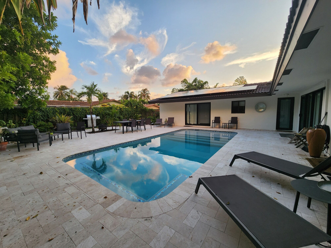 Sport & Beauty, Lighthouse Guest Suites, Broward