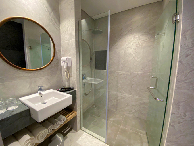 Bathroom 10