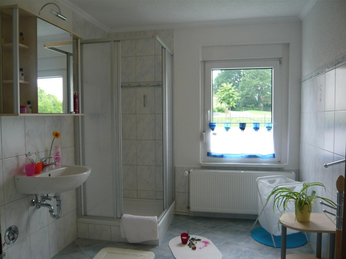 Bathroom 2, Pummpalzhof, Wartburgkreis