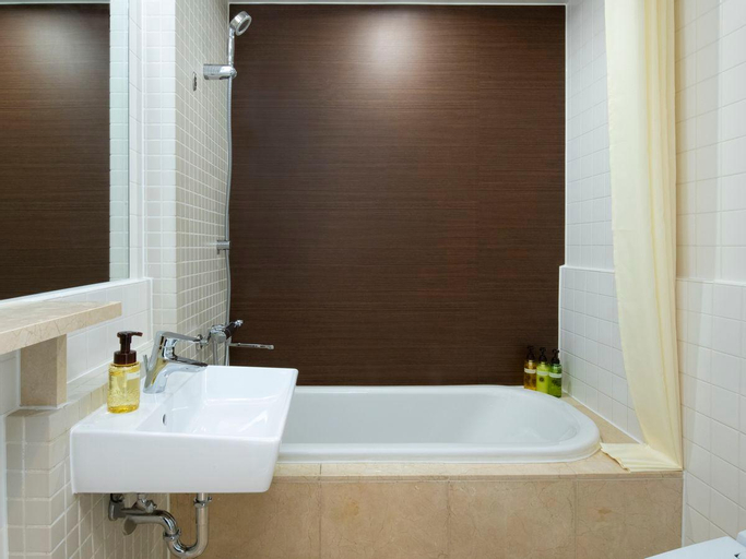 Bathroom 10