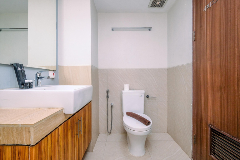 Bathroom 4, Comfort And Simply Look 2Br At Bogor Icon Apartment, Bogor