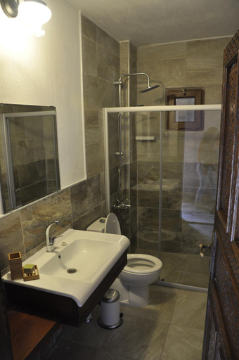 Bathroom, Tas Avlu Butik Otel, Karaburun
