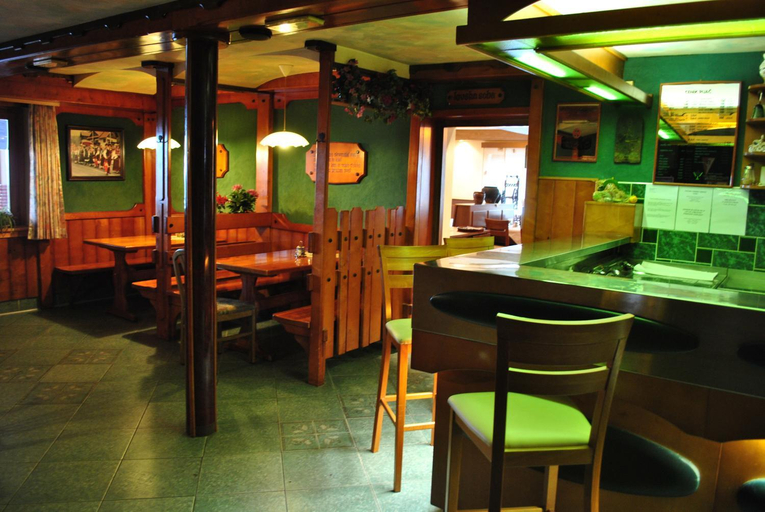 Food & Drinks