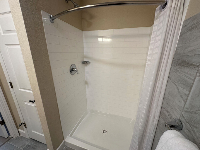 Bathroom 4, B&J HOTELS, Chaves