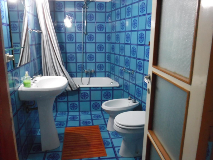 Bathroom 9