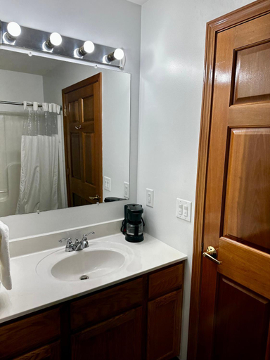 Bathroom 4, Attica Inn, Fountain