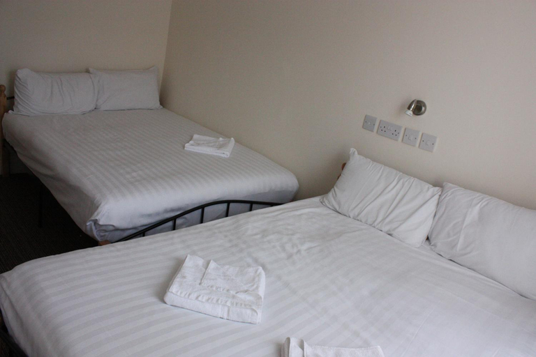 Others 3, Daisy Hotel, London