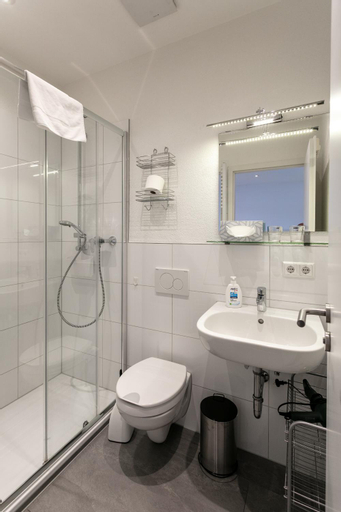 Bathroom 10