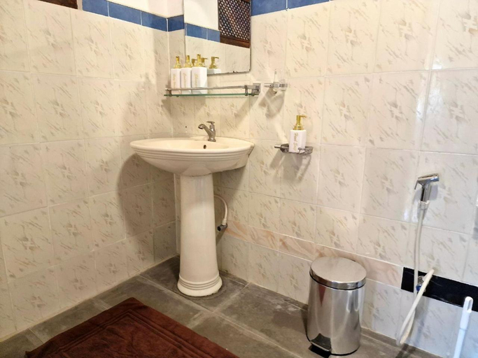 Bathroom 3, Panorama Beach Hotel, Tangalle
