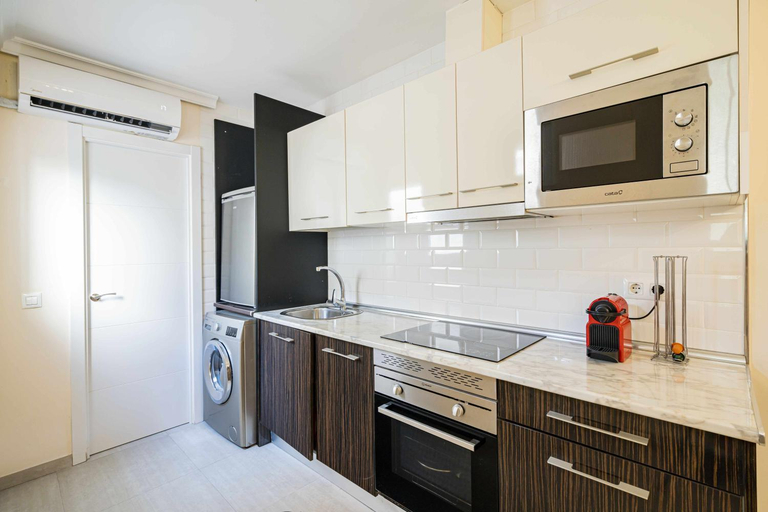 Others 5, Cuidadosamente decorado apartamento junto al metro, Madrid