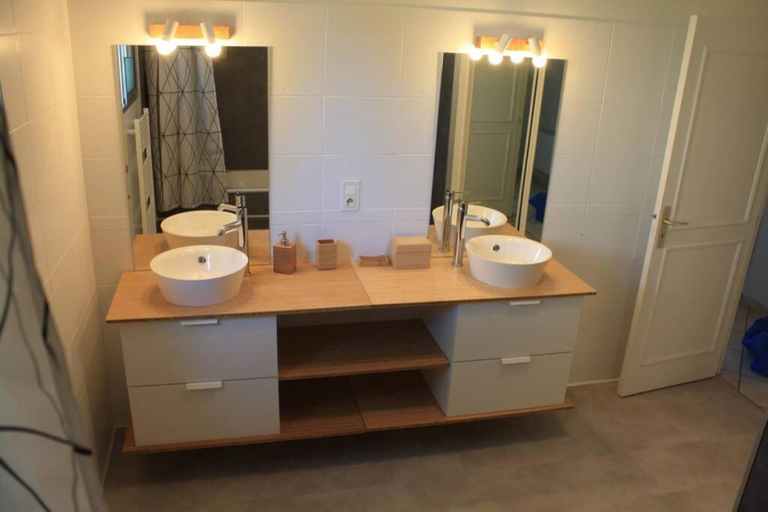 Bathroom 3, Grande maison familiale piscine et jardin, Gironde
