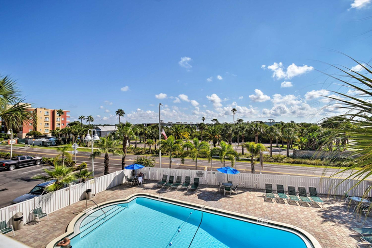 Others 1, Indian Shores Condo w/ 2 Balconies & Pool Access!, Pinellas