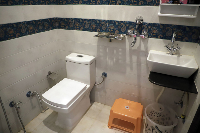 Bathroom 3, Relax Homestay, Udaipur