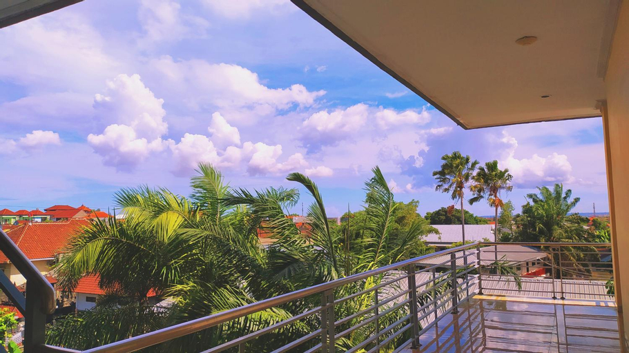Exterior & Views 28