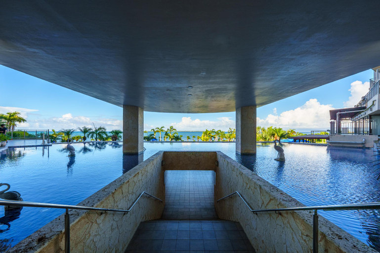 Swimming Pool 13