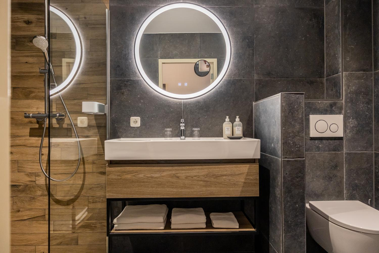 Bathroom 4, Hotel De Walvisvaarder, Terschelling