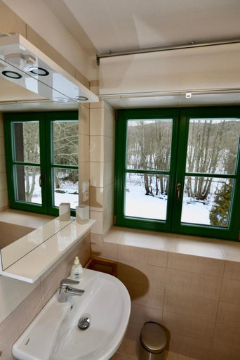 Bathroom 2, Chata Rozhlas, Klatovy