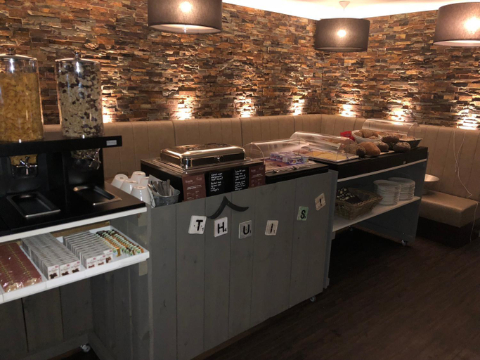 Food & Drinks 3, Hotel-Restaurant Thuis!, Steenbergen