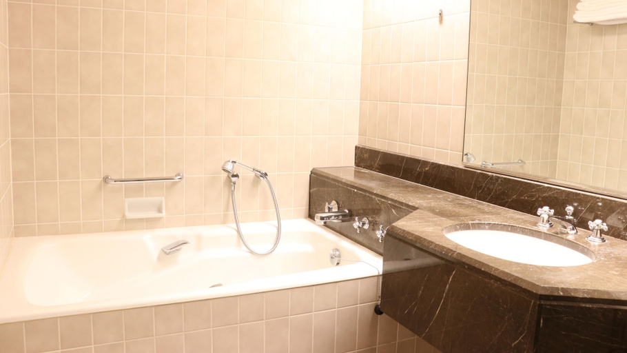 Bathroom 13