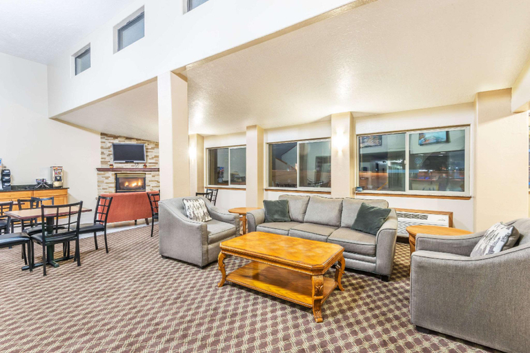 Public Area 2, Days Inn by Wyndham Pueblo, Pueblo