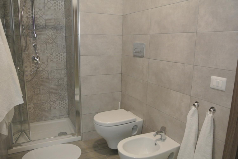 Bathroom 4, B&B Quattordici, Salerno