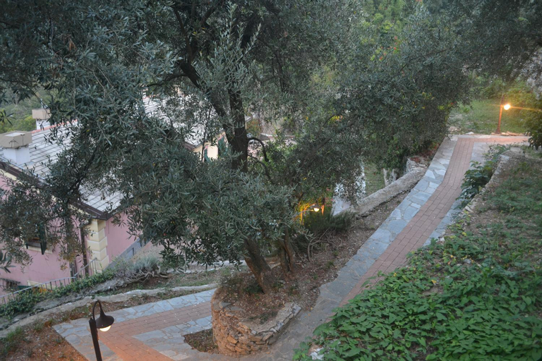 Others 3, Villa Olivari - apt la Salvia, Genova